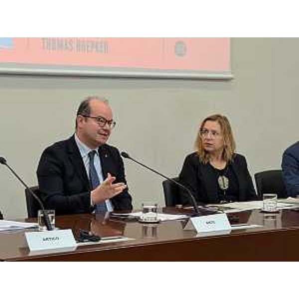 Il vice governatore con delega alla Cultura Mario Anzil con la direttrice di Erpac Fvg Lydia Alessio Vernì - Il vice governatore con delega alla Cultura Mario Anzil con la direttrice di Erpac Fvg Lydia Alessio Vernì