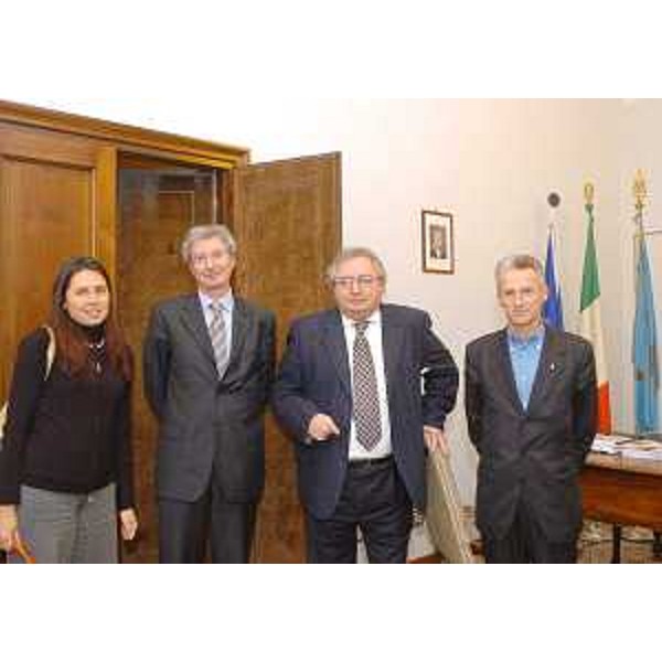 Illy (Presidente FVG) e Del Piero (Assessore regionale Finanze) incontrano Del Negro (Presidente Federazione regionale Banche di Credito cooperativo) nella sede della Giunta regionale a Trieste. (Trieste 09/12/04)