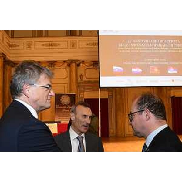 Il vicegovernatore Anzil (a destra) con gli ambasciatori d'Italia a Zagabria e Lubiana Paolo Trichilo e Giuseppe Cavagna - Il vicegovernatore Anzil (a destra) con gli ambasciatori d'Italia a Zagabria e Lubiana Paolo Trichilo e Giuseppe Cavagna