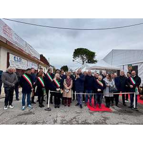 Il momento del taglio del nastro della dodicesima edizione di Trifule in Fieste - Il momento del taglio del nastro della dodicesima edizione di Trifule in Fieste