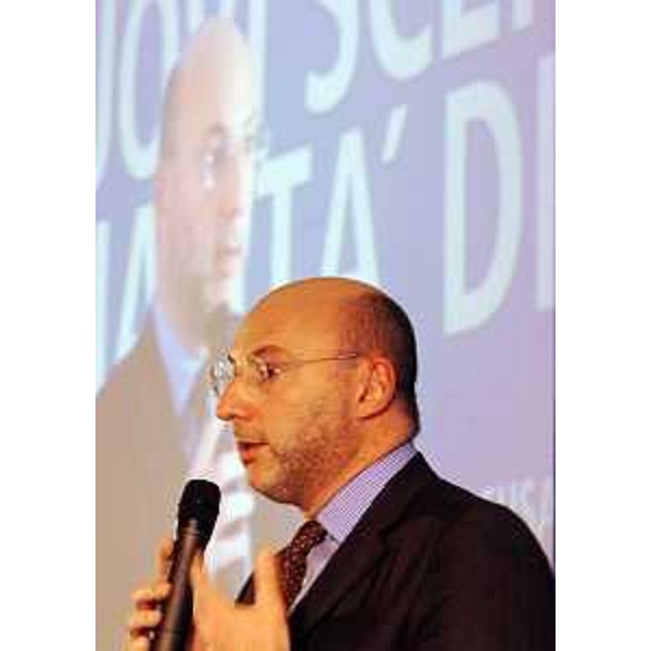 Bertossi (Assessore regionale Attività produttive) alla Conferenza regionale del Turismo, a Lignano. (Lignano 07/06/04)