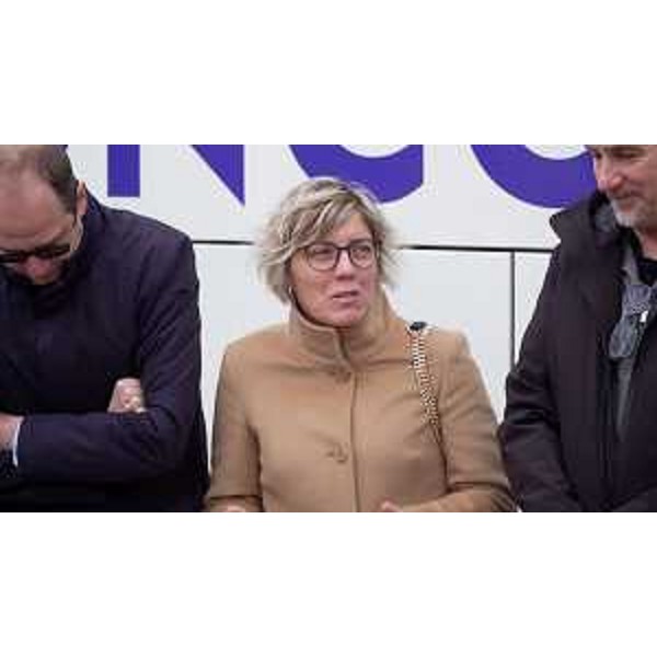 L'assessore regionale alle Finanze, Barbara Zilli, all'inaugurazione del nuovo mezzo dell'Istituto D'Aronco di Gemona del Friuli - L'assessore regionale alle Finanze, Barbara Zilli, all'inaugurazione del nuovo mezzo dell'Istituto D'Aronco di Gemona del Friuli