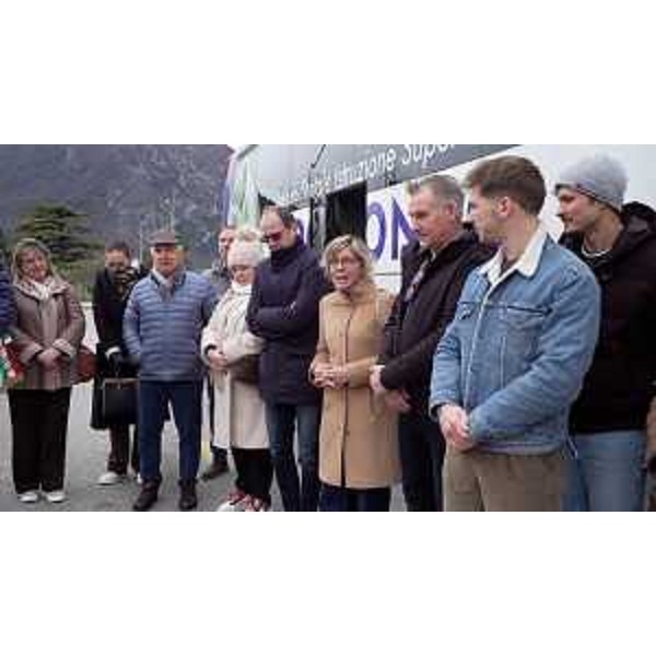 L'assessore regionale alle Finanze, Barbara Zilli, all'inaugurazione del nuovo mezzo dell'Istituto D'Aronco di Gemona del Friuli - L'assessore regionale alle Finanze, Barbara Zilli, all'inaugurazione del nuovo mezzo dell'Istituto D'Aronco di Gemona del Friuli