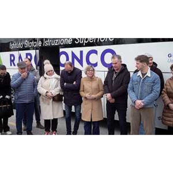 L'assessore regionale alle Finanze, Barbara Zilli, all'inaugurazione del nuovo mezzo dell'Istituto D'Aronco di Gemona del Friuli - L'assessore regionale alle Finanze, Barbara Zilli, all'inaugurazione del nuovo mezzo dell'Istituto D'Aronco di Gemona del Friuli