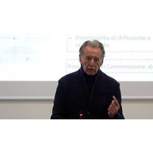 L'assessore Fabio Scoccimarro durante il suo intervento - L'assessore Fabio Scoccimarro durante il suo intervento