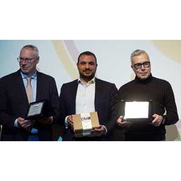 L'assessore regionale alle Attività produttive e turismo Sergio Emidio Bini (a destra) al Teatro della Casa della Gioventù di Buja alla celebrazione del 60° anniversario della Pro Buja - L'assessore regionale alle Attività produttive e turismo Sergio Emidio Bini (a destra) al Teatro della Casa della Gioventù di Buja alla celebrazione del 60° anniversario della Pro Buja