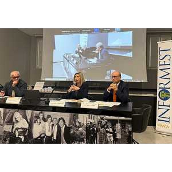 L'assessore Amirante con i releatori del seminario Informest - L'assessore Amirante con i releatori del seminario Informest