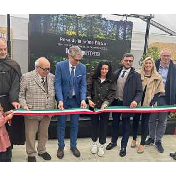 Il taglio del nastro a San Vito al Tagliamento per la posa della prima pietra di Kronospan - Il taglio del nastro a San Vito al Tagliamento per la posa della prima pietra di Kronospan