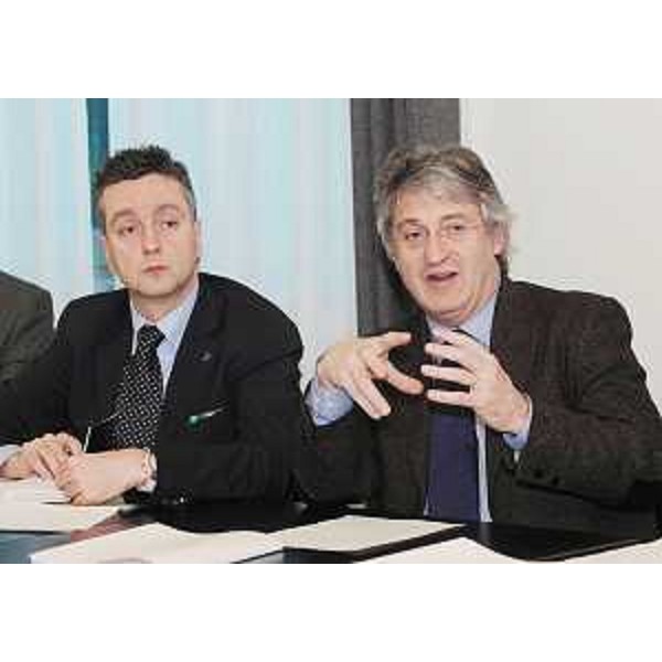 Edouard Ballaman (Presidente Consiglio regionale) e Renzo Tondo (Presidente Friuli Venezia Giulia) al tavolo di riunione della Commissione paritetica Stato - Regione. (Udine 30/03/09)