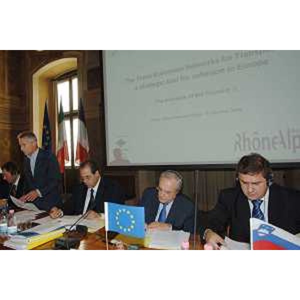 Riccardo Illy (Presidente Regione Friuli Venezia Giulia e presidente dell'Assemblea delle Regioni d'Europa (ARE)) con Antonio Di Peitro (Ministro per le Infrastrutture), Jacques Barrot (Vicepresidente della Commissione Europea e Commissario ai Trasporti) e Janez Bozic (Ministro dei Trasporti sloveno) al convegno internazionale 'The trans-european network for transport: a strategic tool for cohesion in Europe'. (Udine 16/10/06)