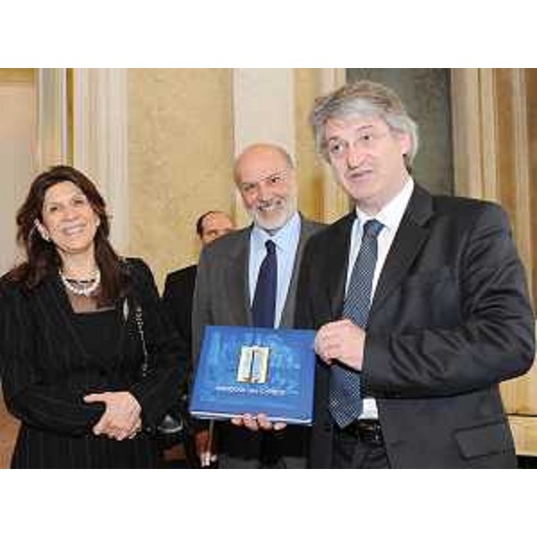 Athena Mavronicola (Ambasciatrice Cipro in Italia), Michael Hatzakis (Console onorario Cipro a Trieste) e Renzo Tondo (Presidente Friuli Venezia Giulia) nella sede della Regione a Trieste. (Trieste 31/03/09)