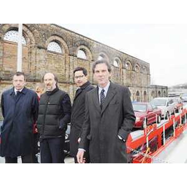 Riccardo Riccardi (Assessore regionale Mobilità, Energia e Infrastrutture di Trasporto) e Guido Goeldner (Direttore generale DB Autozug) accolgono il primo treno turistico con possibilità di auto e moto al seguito, della Deutsche Bahn (DB) Autozug proveniente da Berlino Wannsee, alla Stazione Centrale di Trieste. (Trieste 02/04/09)