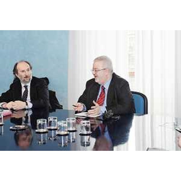 Riccardo Riccardi (Assessore regionale Mobilità, Energia e Infrastrutture di Trasporto) e Piergiorgio Luccarini (Tpl FVG), a Trieste. (Trieste 02/04/09)