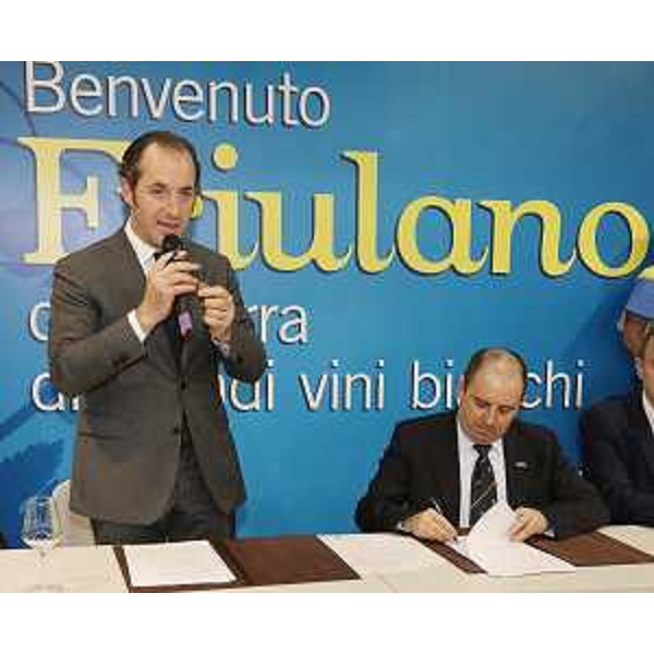 Luca Zaia (Ministro Politiche agricole) e Claudio Violino (Assessore regionale Risorse agricole, naturali e forestali) al Vinitaly per la stipula dell'accordo tra Regione FVG e Ministero delle Politiche Agricole e Forestali sulla nuova denominazione del Tocai Friulano. (Verona 03/04/09)