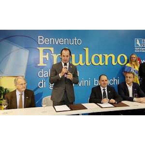 Luca Zaia (Ministro Politiche agricole) e Claudio Violino (Assessore regionale Risorse agricole, naturali e forestali) al Vinitaly per la stipula dell'accordo tra Regione FVG e Ministero delle Politiche Agricole e Forestali sulla nuova denominazione del Tocai Friulano. (Verona 03/04/09)