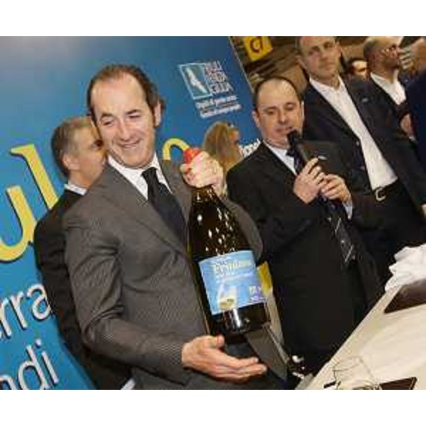 Luca Zaia (Ministro Politiche agricole) e Claudio Violino (Assessore regionale Risorse agricole, naturali e forestali) al Vinitaly per la stipula dell'accordo tra Regione FVG e Ministero delle Politiche Agricole e Forestali sulla nuova denominazione del Tocai Friulano. (Verona 03/04/09)