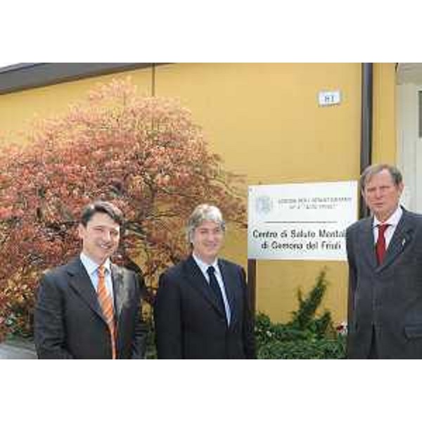 Luciano Zanelli (Direttore generale Centro salute mentale Gemona del Friuli), Renzo Tondo (Presidente Friuli Venezia Giulia) e Gabriele Marini (Sindaco Gemona del Friuli) all'inaugurazione del Centro di salute mentale di Gemona del Friuli. (Gemona del Friuli 09/04/09)