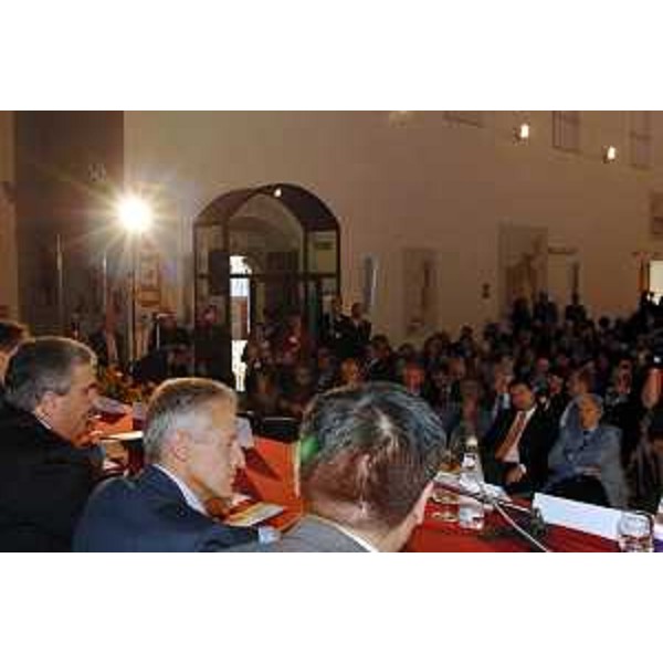 Riccardo Illy (Presidente Regione Friuli Venezia Giulia) con Giuseppe Fioroni (Ministtro della Pubblica Istruzione) ritratti in occasione della tappa a Cividale della "Settimana dell'amicizia Italia-Cina". (Cividale 16/10/06)