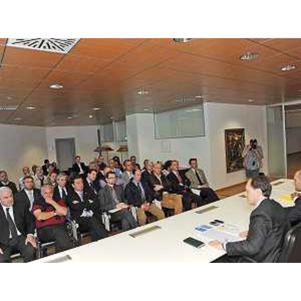 Luca Ciriani (Vicepresidente FVG e Assessore regionale Attività produttive) incontra i capigruppo in Consiglio regionale, i parlamentari dell'area udinese, i sindaci dei Comuni di Martignacco e Precenicco, i rappresentanti della Provincia di Udine, delle organizzazioni sindacali e dei lavoratori della Safilo, nella sede regionale di Udine. (Udine 14/04/09)