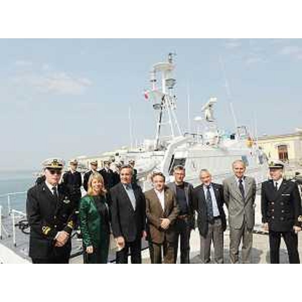 Federica Seganti (Assessore regionale Sicurezza) con Giorgio Ret (Sindaco Duino Aurisina), Silvano Delzotto (Sindaco Lignano), Nerio Nesladek (Sindaco Muggia), Giorgio Marin (Assessore LLPP Grado), Paolo Rovis (Assessore Sviluppo economico Trieste) e Domenico Passaro (Contrammiraglio Capitaneria di Porto Trieste). (Trieste 15/04/09)