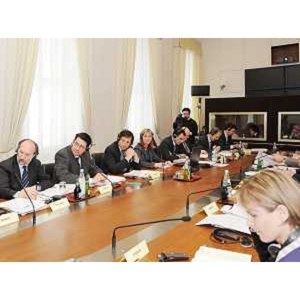 Riccardo Riccardi (Assessore regionale Mobilità, Energia e Infrastrutture di Trasporto) con la Commissione intergovernativa Italia-Slovenia per la realizzazione del collegamento ferroviario Trieste-Divaccia. (Trieste 15/04/09)