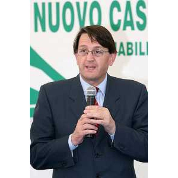 Lodovico Sonego (Assessore regionale alla pianificazione territoriale, energia, mobilità e infrastrutture di trasporto) ritratto nel corso del Suo intervento in occasione della cerimonia della posa della prima prietra del casello autostradale di Ronchis. (Ronchis di Latisana 13/10/06)
