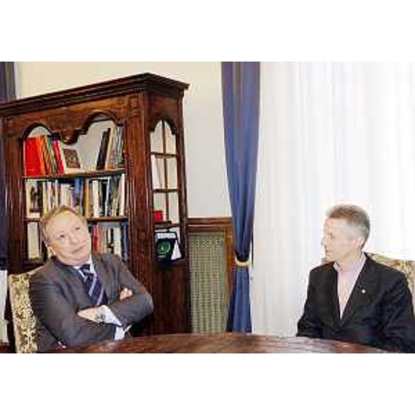 Domenico Mazzilli (Questore Trieste) e Riccardo Illy (Presidente FVG) nella sede della Regione a Trieste. (Trieste 17/01/05)