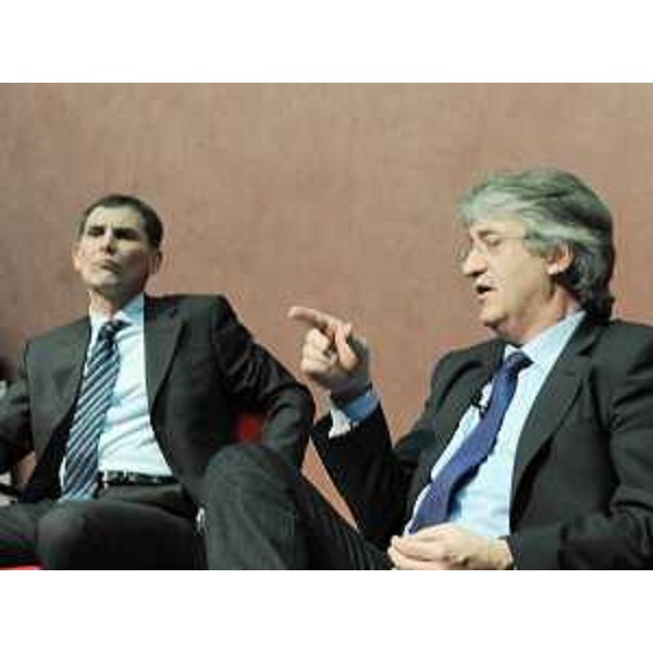 Paolo Possamai (Direttore Il Piccolo) e Renzo Tondo (Presidente Friuli Venezia Giulia) nel corso dell'intervista pubblica al presidente del Friuli Venezia Giulia, al Centro Congressi della Stazione Marittima di Trieste. (Trieste 20/04/09)