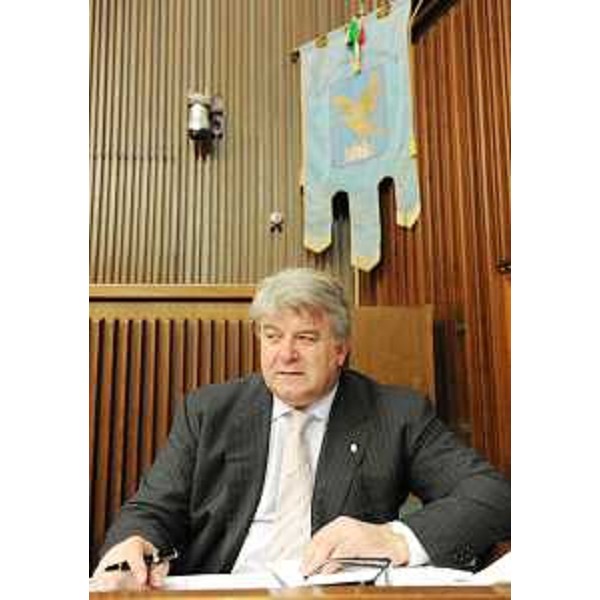 Elio De Anna (Assessore regionale Organizzazione, Personale e Sistemi informativi, delegato Attività ricreative e sportive) alla riunione della VI Commissione consiliare, in Consiglio regionale. (Trieste 23/04/09)