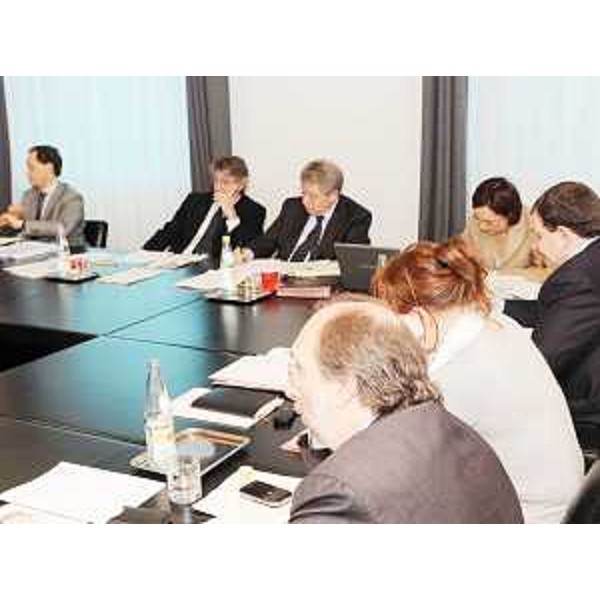 Riccardo Riccardi (Assessore regionale Mobilità, Energia ed Infrastrutture di Trasporto) e la Giunta regionale presieduta da Renzo Tondo (Presidente Friuli Venezia Giulia) in riunione a Udine. (Udine 24/04/09) 