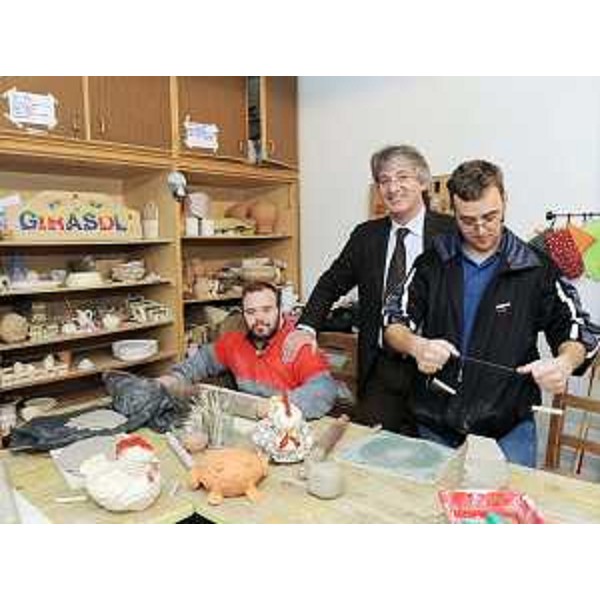 Renzo Tondo (Presidente Friuli Venezia Giulia) visita l'Associazione "I Girasoli" a Rupingrande. (Rupingrande 27/04/09)