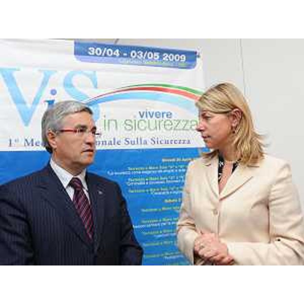 Pietro Fontanini (Presidente Provincia Udine) e Federica Seganti (Assessore regionale Sicurezza) al meeting "Vivere in sicurezza" a Lignano Sabbiadoro. (Lignano Sabbiadoro 30/04/09)