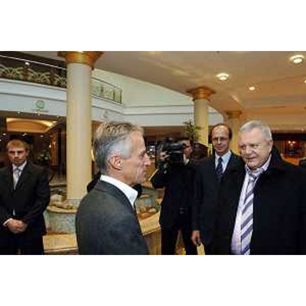 Riccardo Illy (Presidente Regione Friuli Venezia Giulia e Presidente dell'ARE) con Konstantin Titov (Governatore dell''Oblast' di Samara) ritratti in occasione dei loro colloqui e della successiva riunione del Bureau dell'Assemblea delle Regioni d'Europa. (Samara 19/10/06)