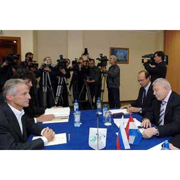 Riccardo Illy (Presidente Regione Friuli Venezia Giulia e Presidente dell'ARE) con Konstantin Titov (Governatore dell''Oblast' di Samara) ritratti in occasione dei loro colloqui e della successiva riunione del Bureau dell'Assemblea delle Regioni d'Europa. (Samara 19/10/06)