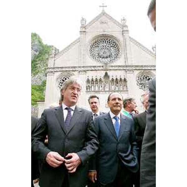 Renzo Tondo (Presidente Friuli Venezia Giulia), Edouard Ballaman (Presidente Consiglio FVG) e Renato Giuseppe Schifani (Presidente Senato) in occasione del 33° anniversario del terremoto che ha colpito il Friuli nel 1976. (Gemona del Friuli 06/05/09) 