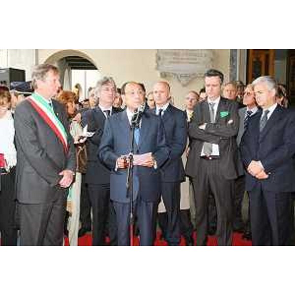Renzo Tondo (Presidente Friuli Venezia Giulia), Renato Giuseppe Schifani (Presidente Senato) ed Edouard Ballaman (Presidente Consiglio FVG) in occasione del 33° anniversario del terremoto che ha colpito il Friuli nel 1976. (Gemona del Friuli 06/05/09) 
