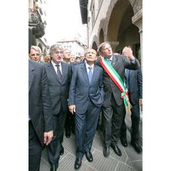 Renzo Tondo (Presidente Friuli Venezia Giulia) e Renato Giuseppe Schifani (Presidente Senato) in occasione del 33° anniversario del terremoto che ha colpito il Friuli nel 1976. (Gemona del Friuli 06/05/09)