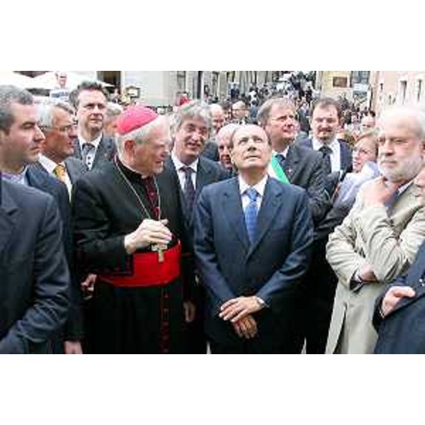 Pietro Brollo (Arcivescovo Udine), Renzo Tondo (Presidente Friuli Venezia Giulia) e Renato Giuseppe Schifani (Presidente Senato) in occasione del 33° anniversario del terremoto che ha colpito il Friuli nel 1976. (Gemona del Friuli 06/05/09) 