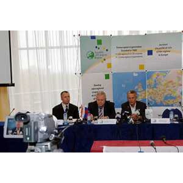 Riccardo Illy (Presidente Regione Friuli Venezia Giulia e Presidente dell'ARE) con Konstantin Titov (Governatore dell''Oblast' di Samara) ritratti in occasione dei loro colloqui e della successiva riunione del Bureau dell'Assemblea delle Regioni d'Europa. (Samara 19/10/06)