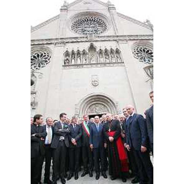 Edouard Ballaman (Presidente Consiglio FVG), Renzo Tondo (Presidente Friuli Venezia Giulia), Gabriele Marini (Sindaco Gemona del Friuli), Renato Giuseppe Schifani (Presidente Senato) e Pietro Brollo (Arcivescovo Udine) in occasione del 33° anniversario del terremoto che ha colpito il Friuli nel 1976. (Gemona del Friuli 06/05/09) 