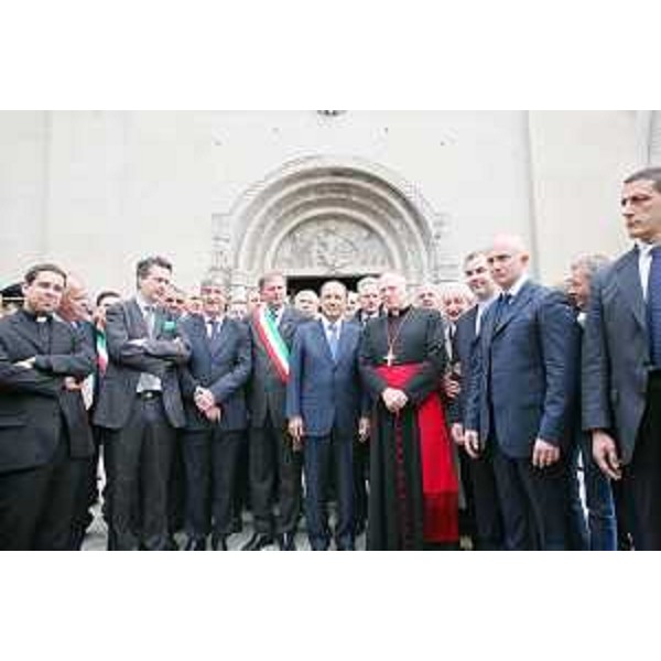 Edouard Ballaman (Presidente Consiglio FVG), Renzo Tondo (Presidente Friuli Venezia Giulia), Gabriele Marini (Sindaco Gemona del Friuli), Renato Giuseppe Schifani (Presidente Senato) e Pietro Brollo (Arcivescovo Udine) in occasione del 33° anniversario del terremoto che ha colpito il Friuli nel 1976. (Gemona del Friuli 06/05/09) 