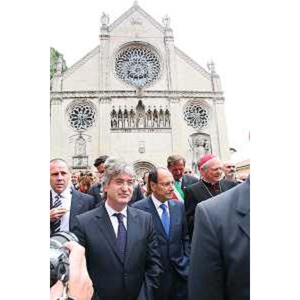 Renzo Tondo (Presidente Friuli Venezia Giulia) e Renato Giuseppe Schifani (Presidente Senato) in occasione del 33° anniversario del terremoto che ha colpito il Friuli nel 1976. (Gemona del Friuli 06/05/09) 