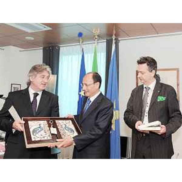 Renzo Tondo (Presidente Friuli Venezia Giulia), Renato Giuseppe Schifani (Presidente Senato) ed Edouard Ballaman (Presidente Consiglio FVG) nella sede regionale di Udine. (Udine 06/05/09)