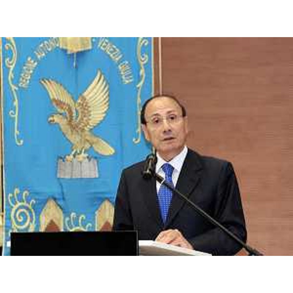 Renato Giuseppe Schifani (Presidente Senato) all'Auditorium della sede regionale di Udine. (Udine 06/05/09)