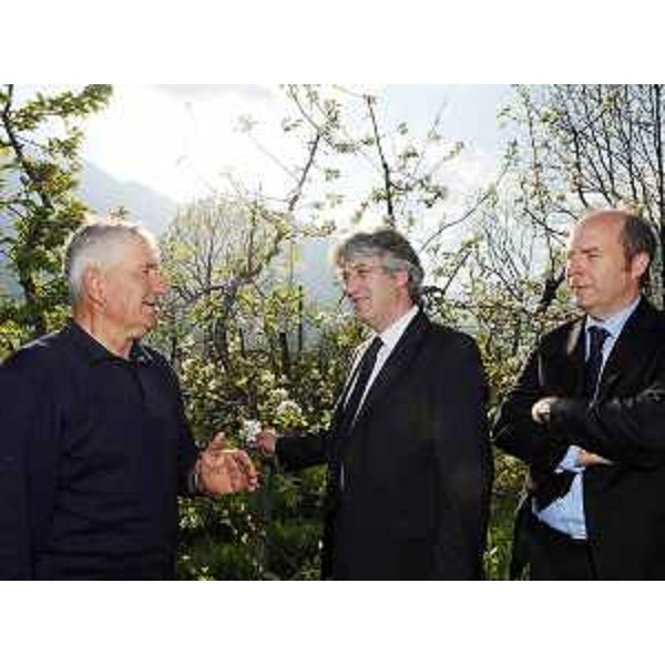 Renzo Tondo (Presidente Friuli Venezia Giulia) visita l'Azienda agricola Favot a Cimolais. (Cimolais 07/05/09)