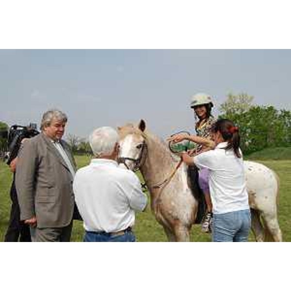 Elio De Anna (Assessore regionale delegato Attività ricreative e sportive) a "Sport in vetrina", nell'area della Comina a Pordenone. (Pordenone 08/05/09)