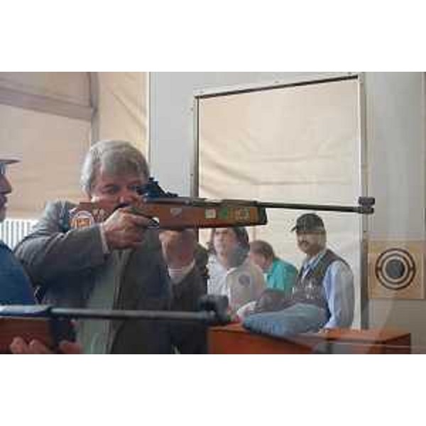 Elio De Anna (Assessore regionale delegato Attività ricreative e sportive) a "Sport in vetrina", nell'area della Comina a Pordenone. (Pordenone 08/05/09)