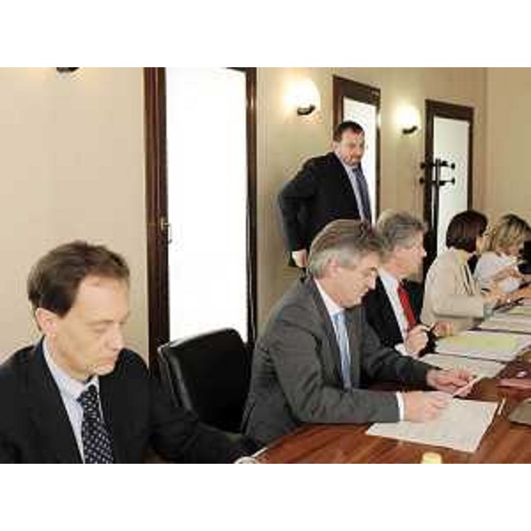 Luca Ciriani (Assessore regionale Attività produttive) e Renzo Tondo (Presidente Friuli Venezia Giulia) nel corso della riunione di Giunta a Pordenone. (Pordenone 14/05/09)