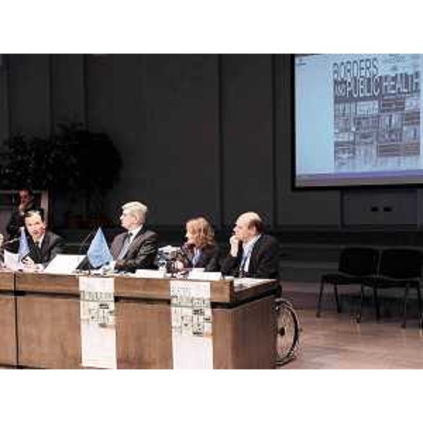 Franco Frattini (Ministro Affari esteri) e Vladimir Kosic (Assessore regionale Salute e Protezione sociale) alla conferenza internazionale "Confini e salute pubblica", a Gorizia. (Gorizia 15/05/09)