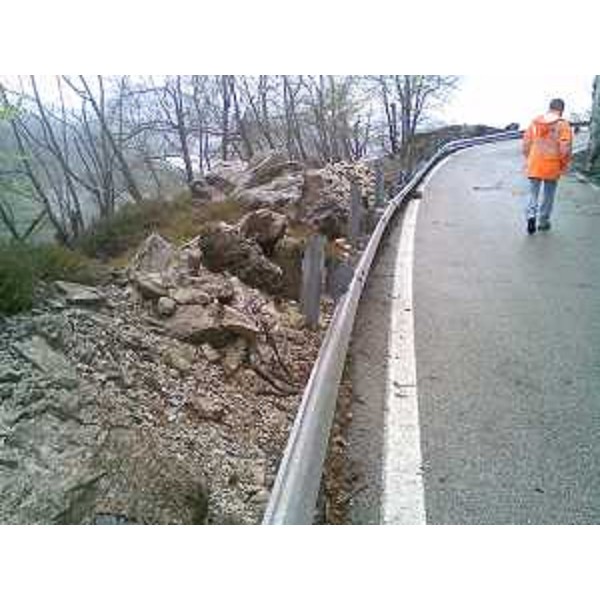 Situazione della Strada regionale 552 del Passo Rest al 21 aprile 2009. 